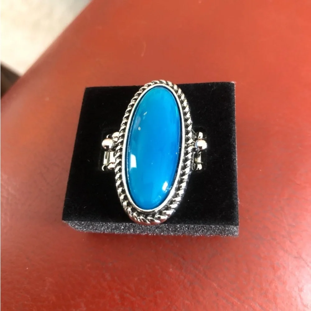 🌟3/$15 🆕NIP: Paparazzi Oval Oasis - Blue Ring
